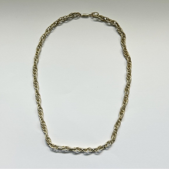 Two Gold Chain Necklaces - Picture 4 of 9
